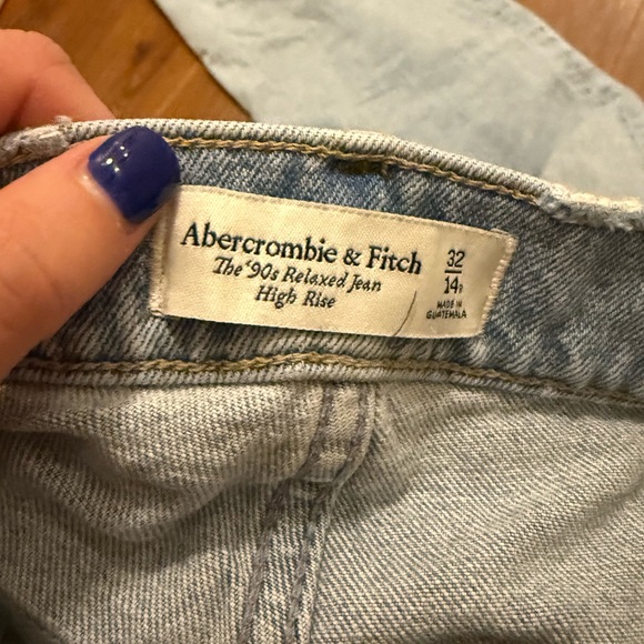 Abercrombie & Fitch high rise 90s relaxed jean light wash - Picture 1 of 3
